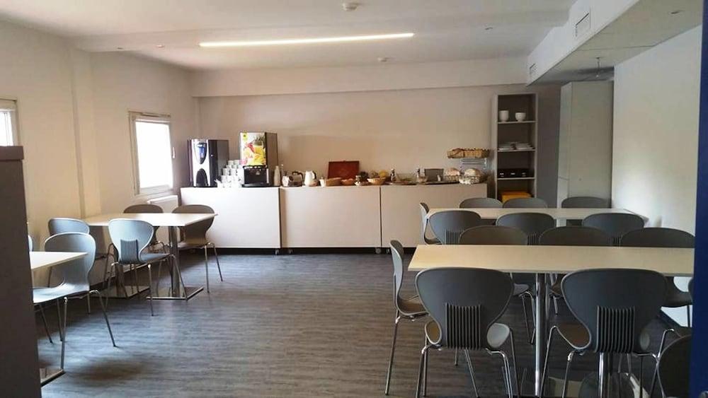 Drive Inn Hotel Törökbálint Dış mekan fotoğraf