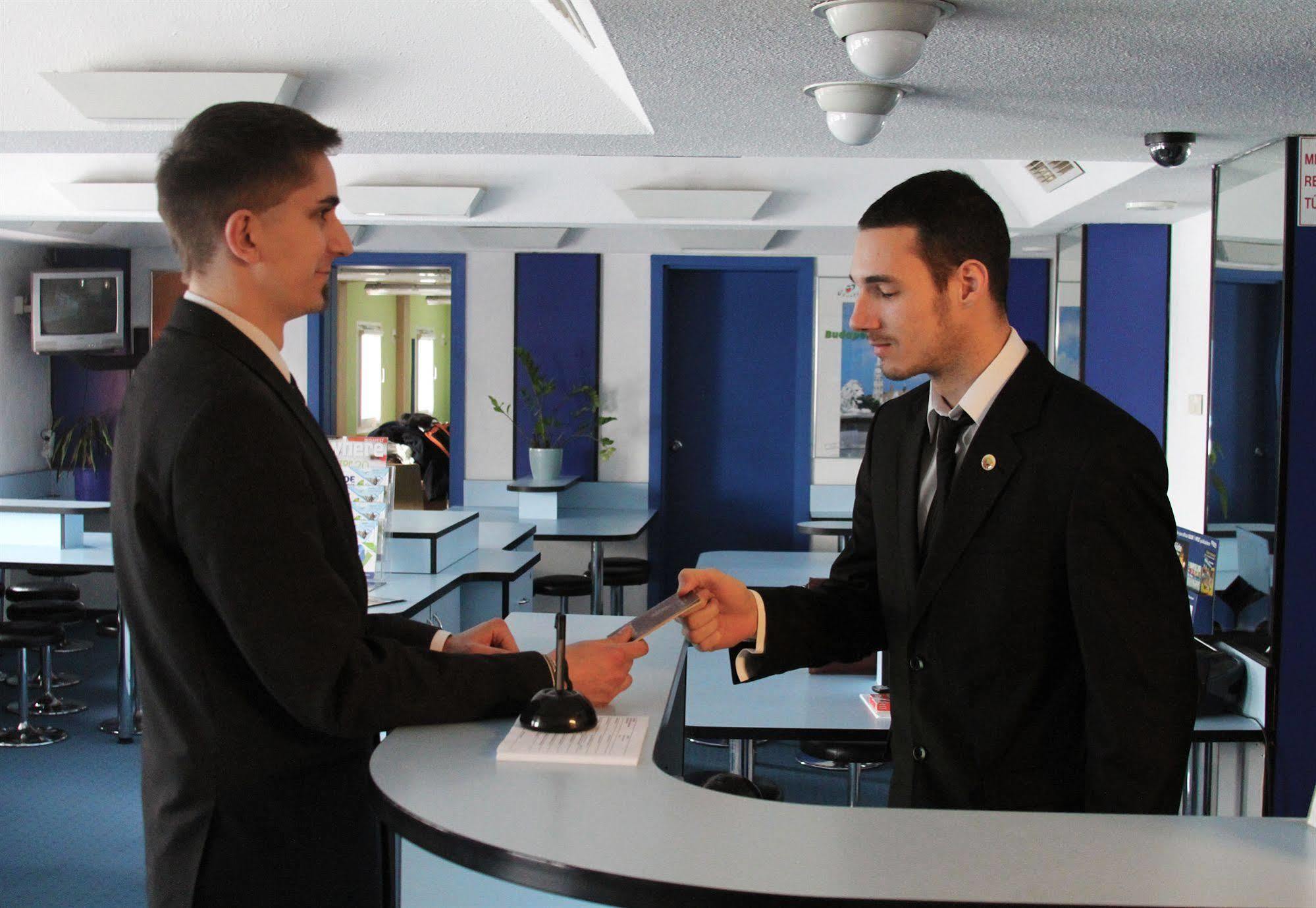 Drive Inn Hotel Törökbálint Dış mekan fotoğraf